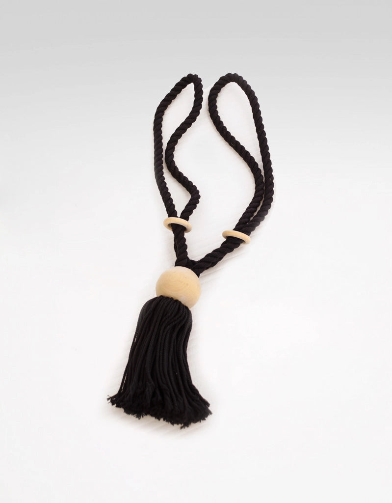 Saga curtain tie-back with tassel