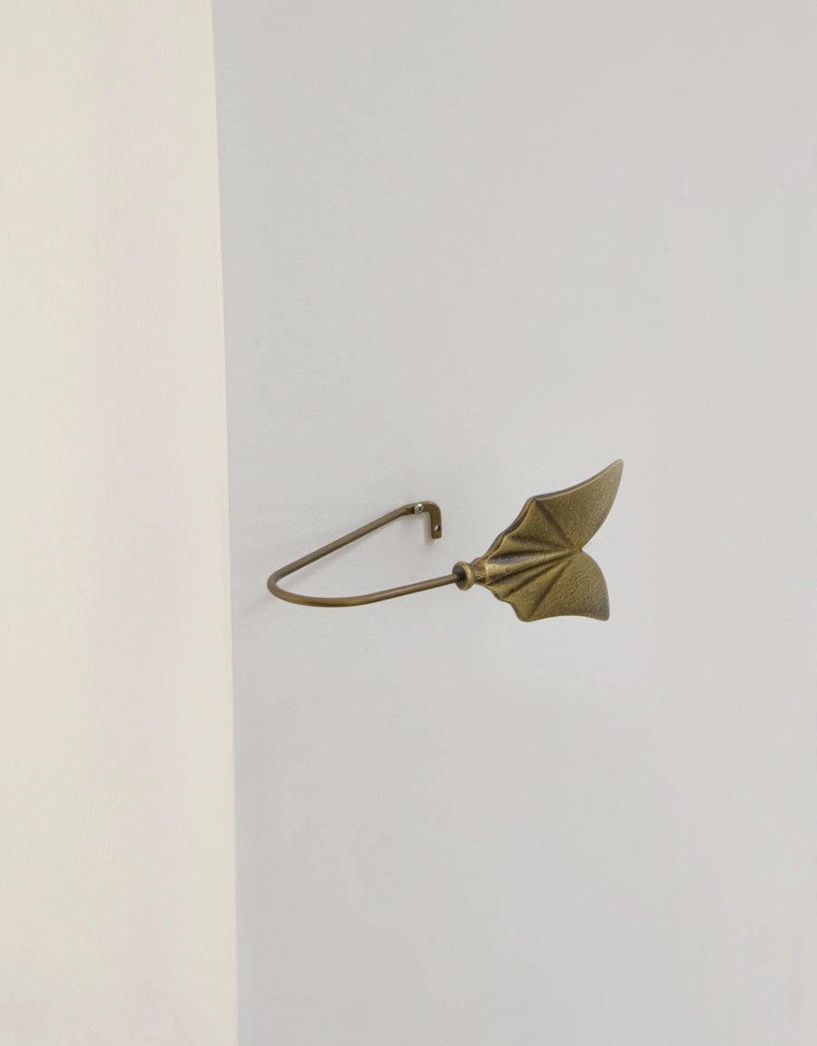 Arrow & feather rigid hold, several colours