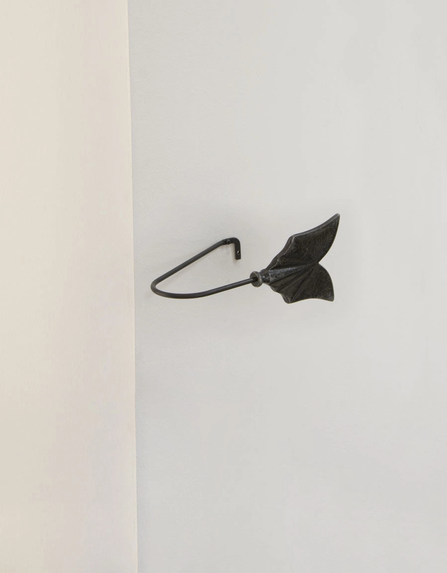 Arrow & feather rigid hold, several colours