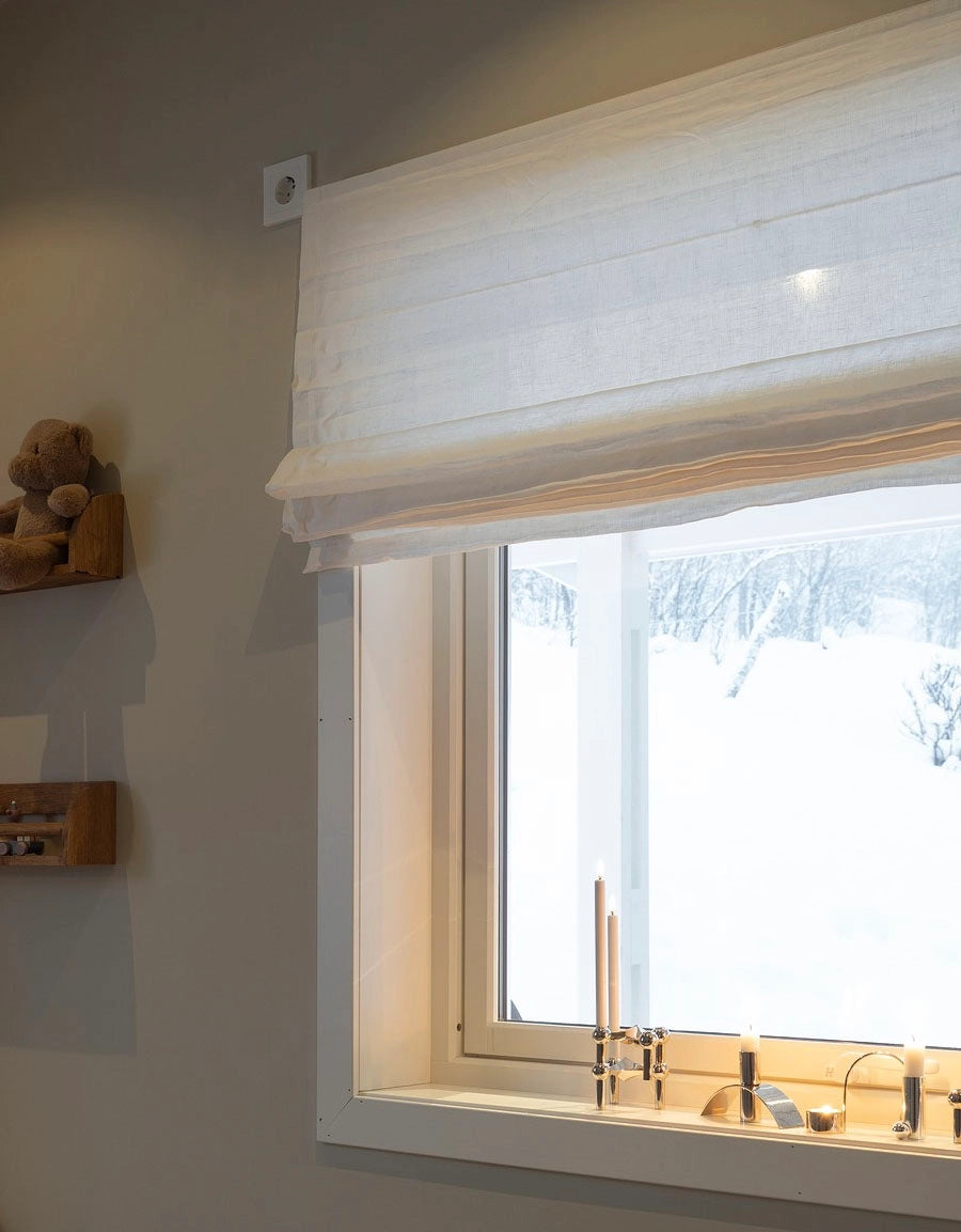 Hissgardin Linnea i vitt