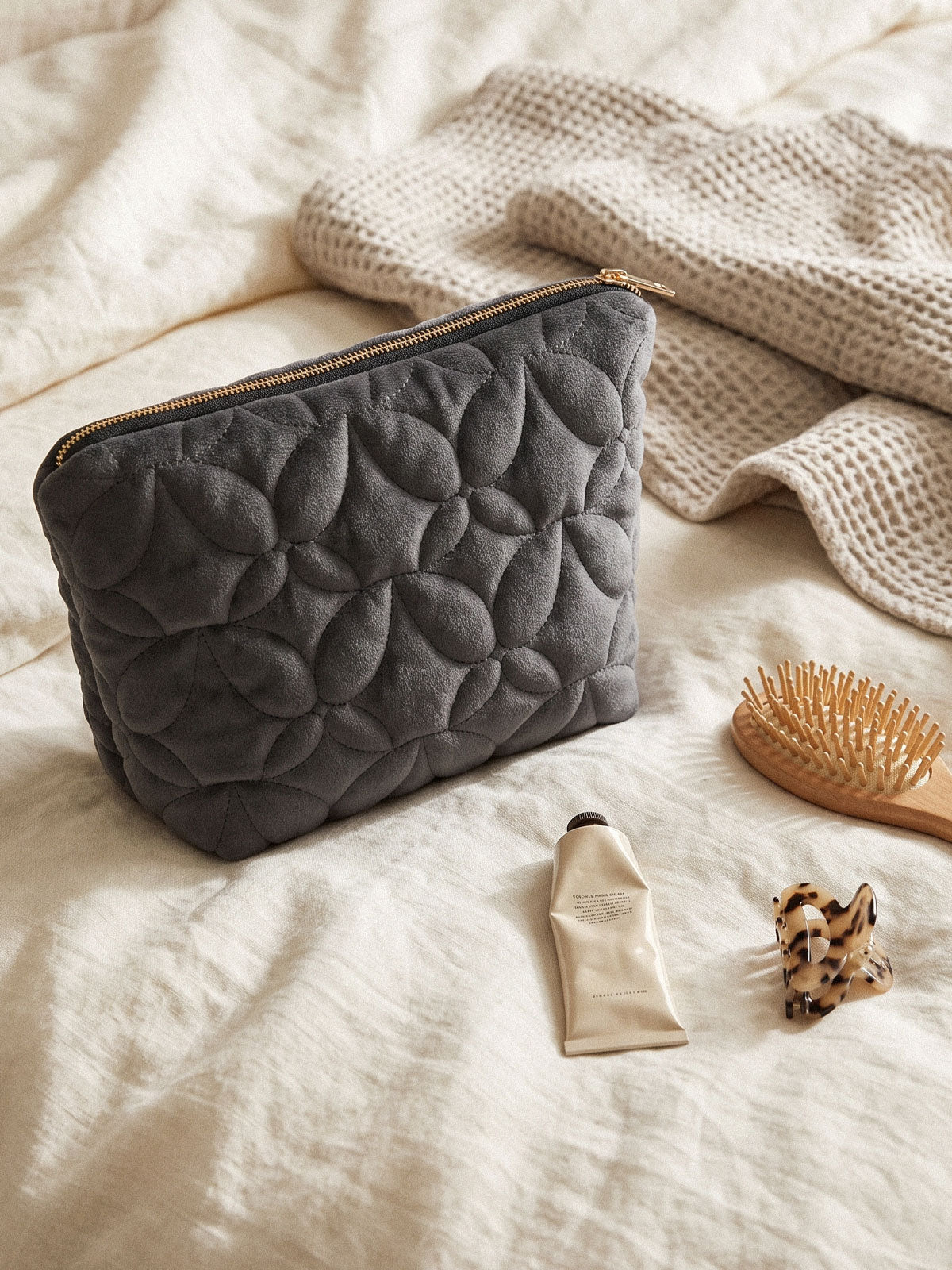 Velvet toiletry bag, several colours
